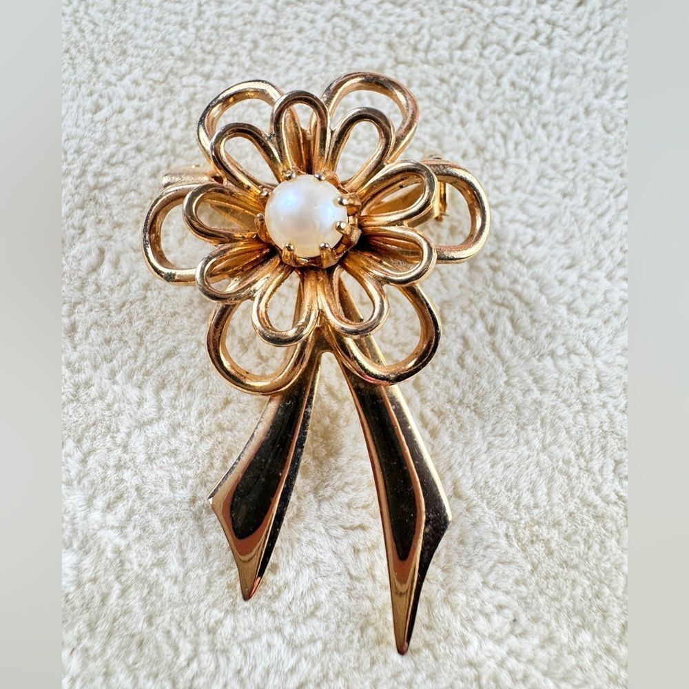 Vintage Gold and Pearl Floral Brooch